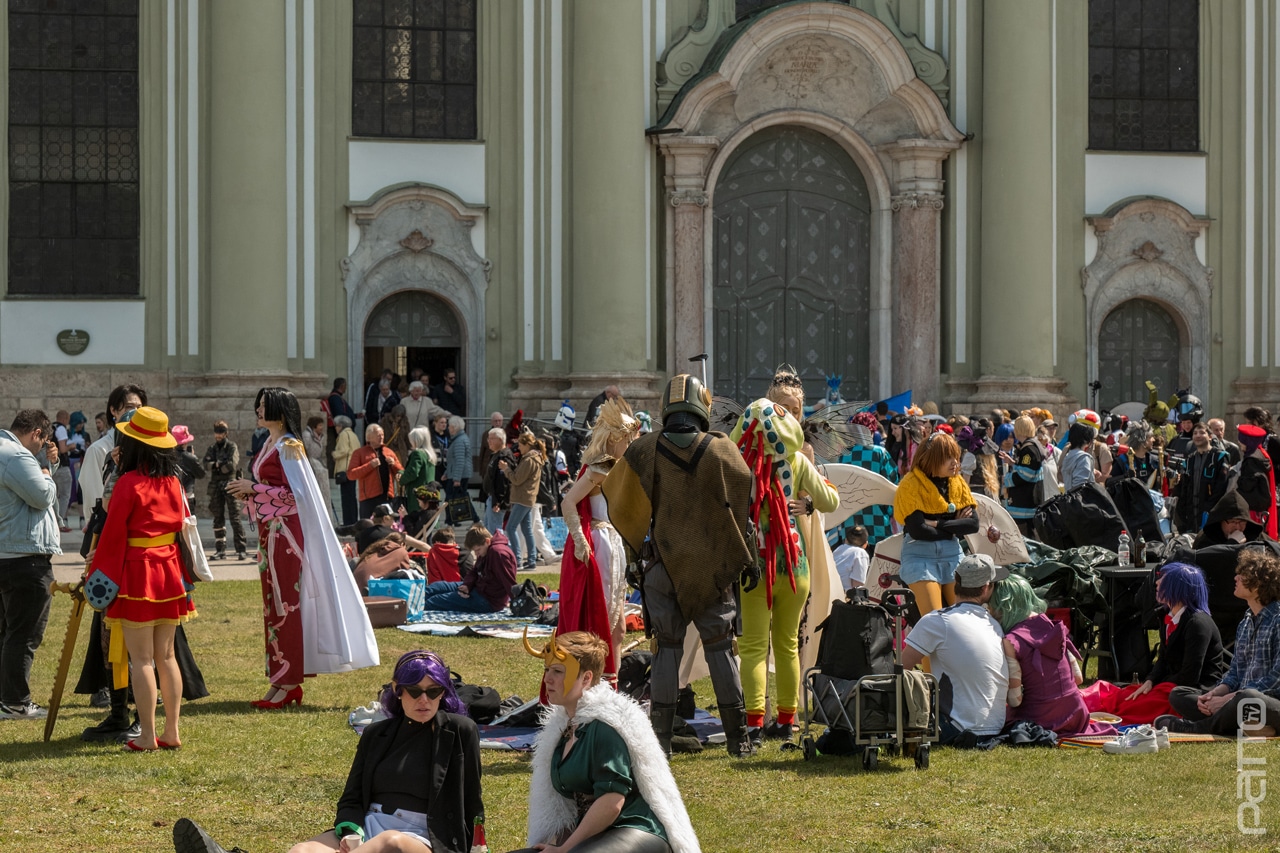 aniMUC 2025 Klostergelände Cosplayer